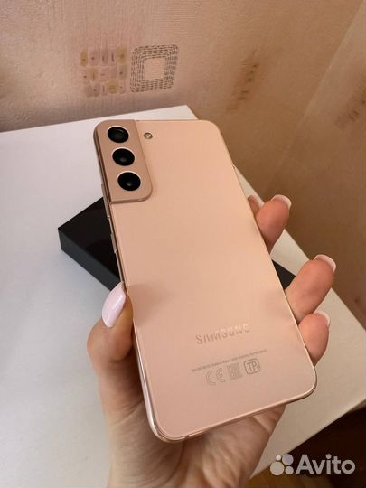 Samsung Galaxy S22, 8/256 ГБ