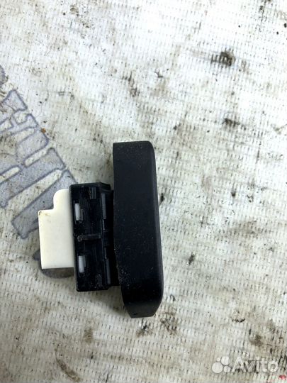 Кнопка центрального замка Volkswagen Polo 5