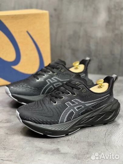 Кроссовки мужские Asics Novablast