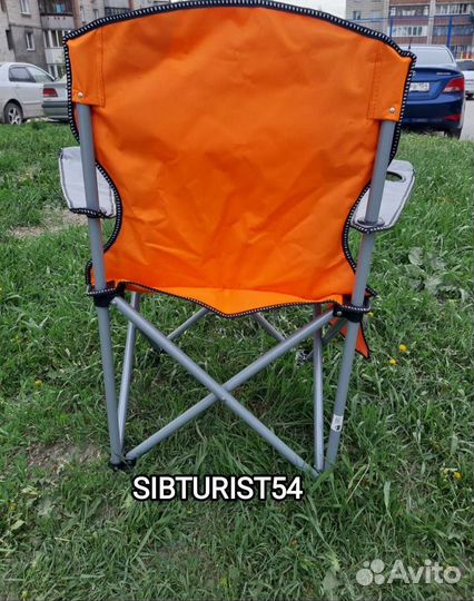 Кресло для отдыха с подлокотника и подстаканником