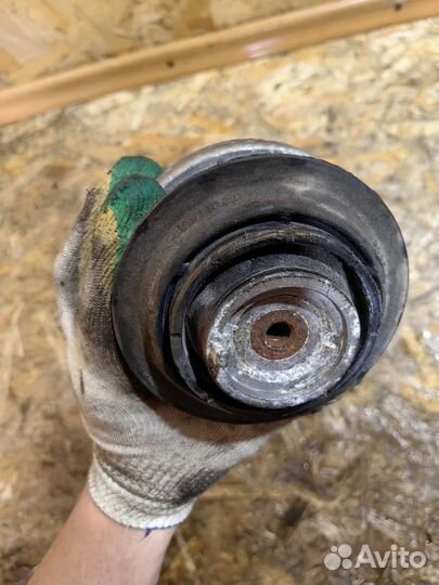 Подушка двигателя правая мерседес Е211 2112400517