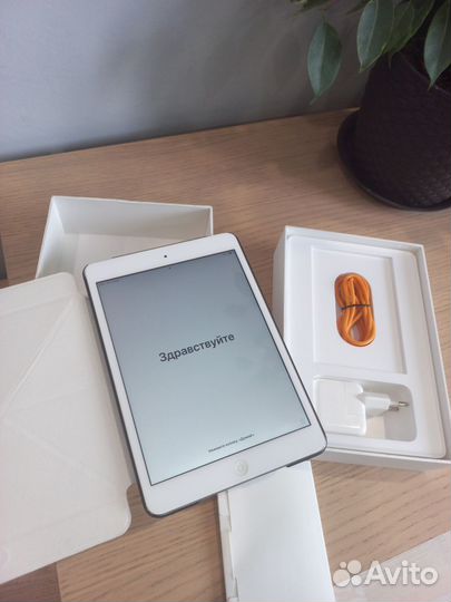 Планшет Apple iPad mini 2