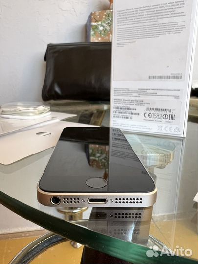 iPhone SE, 32 ГБ