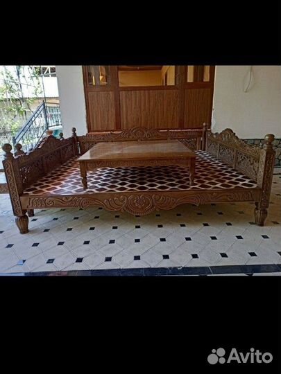 Тапчан восточный деревянный корона