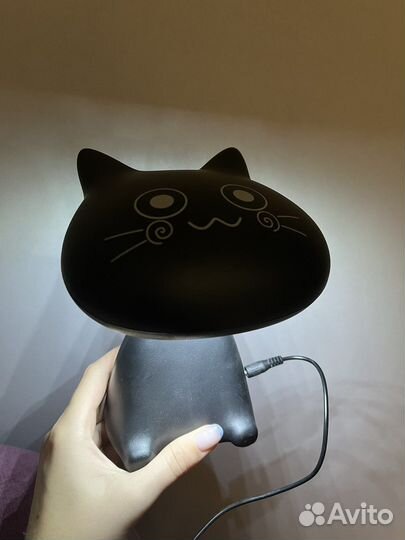 Настольная лампа