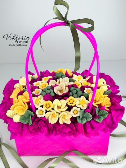 Корзина букет с шоколадными цветами