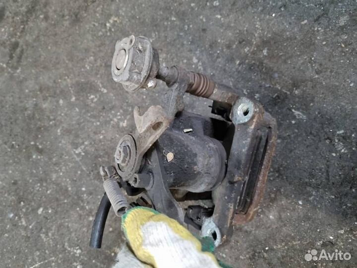 Суппорт задний правый Chevrolet Orlando 2011