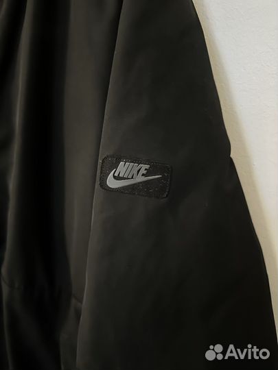 Черный пуховик бомбер Nike