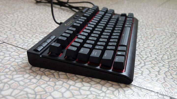 Игровая механическая клавиатура. Corsair k63