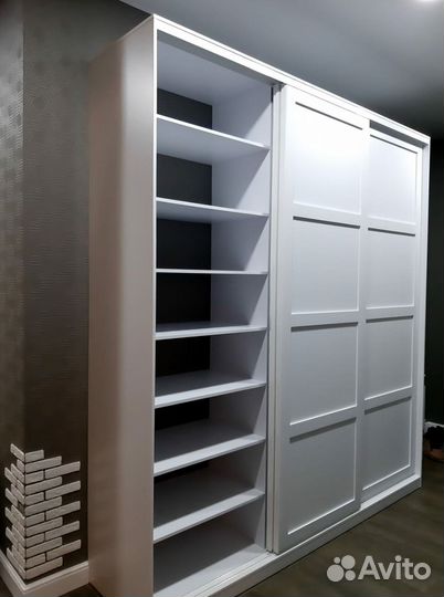 Зеркальный шкаф