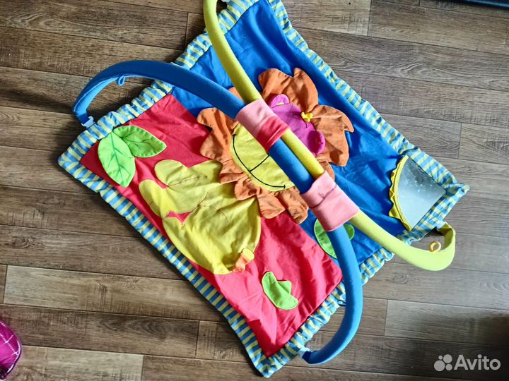 Развивающий коврик для малыша и сиденье на унитаз