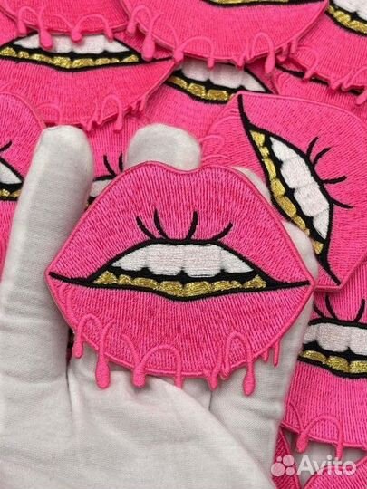 Шеврон, Вышивка, нашивка