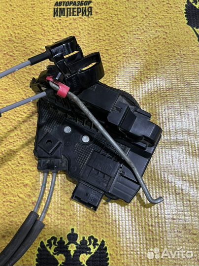 Замок задней правой двери cerato 3