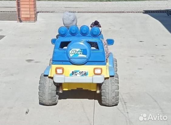 Детский электромобиль двухместный бу