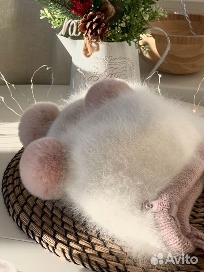 Шапка зимняя для девочки 1,5-2 года ручной вязки