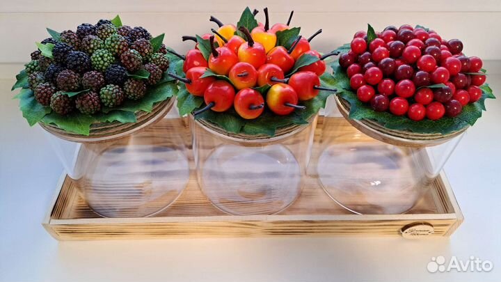 Декоративные банки стекло на деревянной подставке