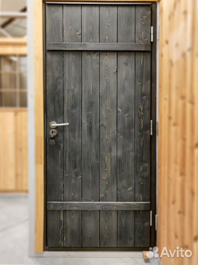 Дверь входная деревянная утепленная