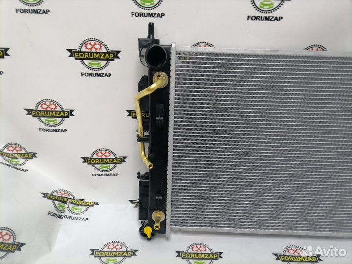 Радиатор охлаждения двигателя Hyundai Solaris