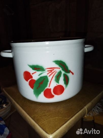 Кастрюля эмалированная СССР новая