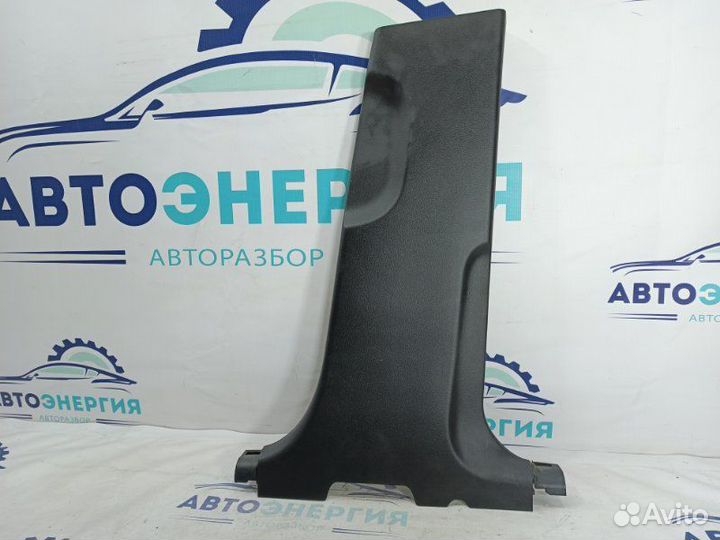 Обшивка центральной стойки правая Chery Tiggo 8