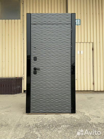 Дверь входная квартирная с Зеркалом