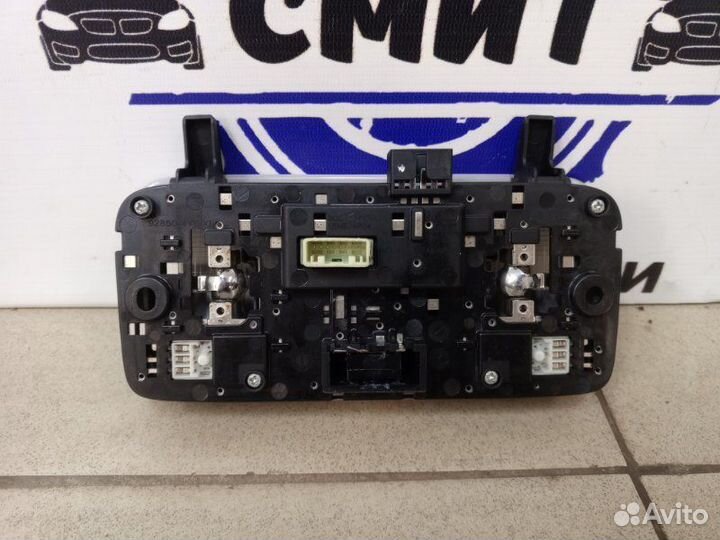 Плафон подсветки салона передний Kia Rio 1.6 2019