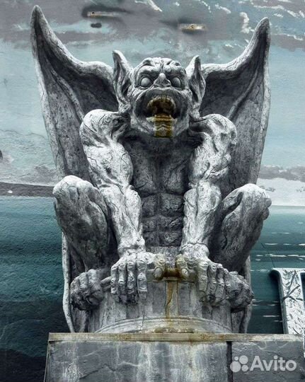 Скульптуры мифических персонажей