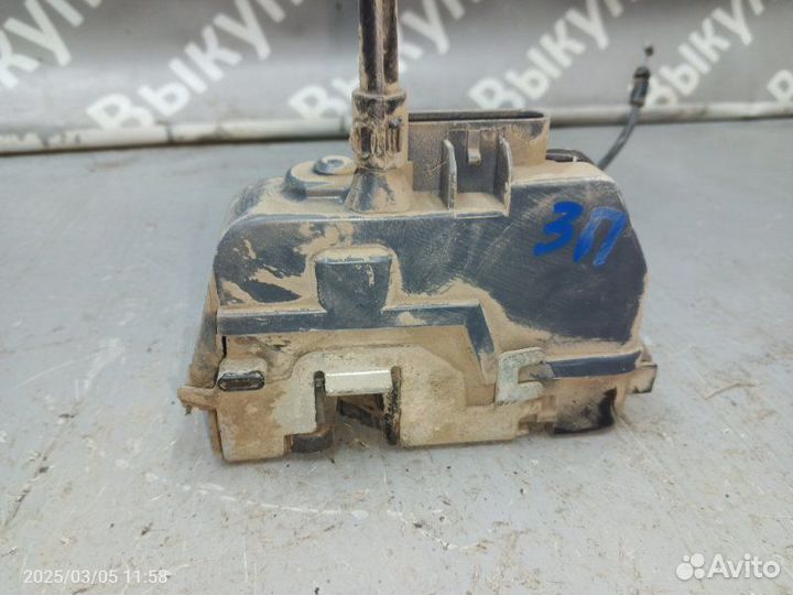 Замок двери задний левый Renault Megane K4M 2008