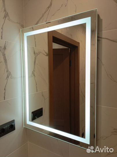 Зеркало с подсветкой для ванной