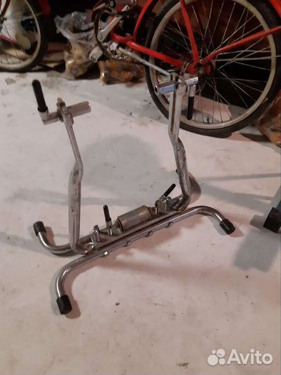 Велотренажер. Подставка фиксатор для велосипеда