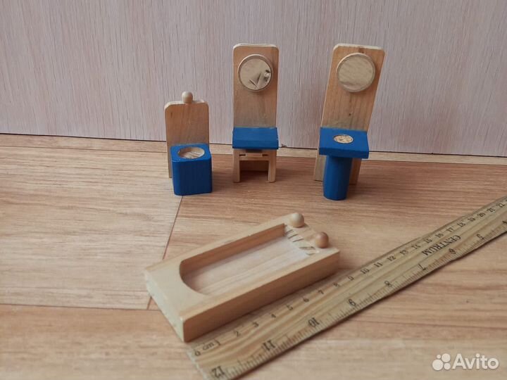 Деревянная мебель для кукольного домика