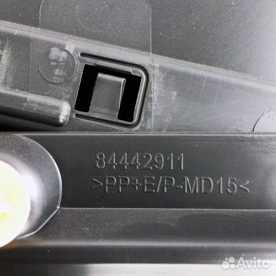 Решетка капота верх volvo FMX 5