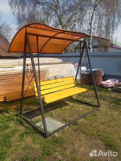 Садовые качели с навесом