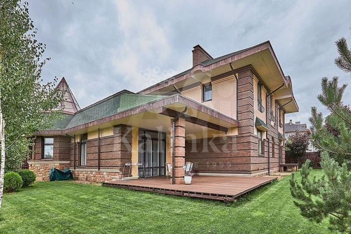 Дом 650 м² на участке 15 сот.