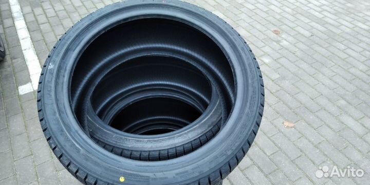 Triangle PL02 255/35 R20 97W