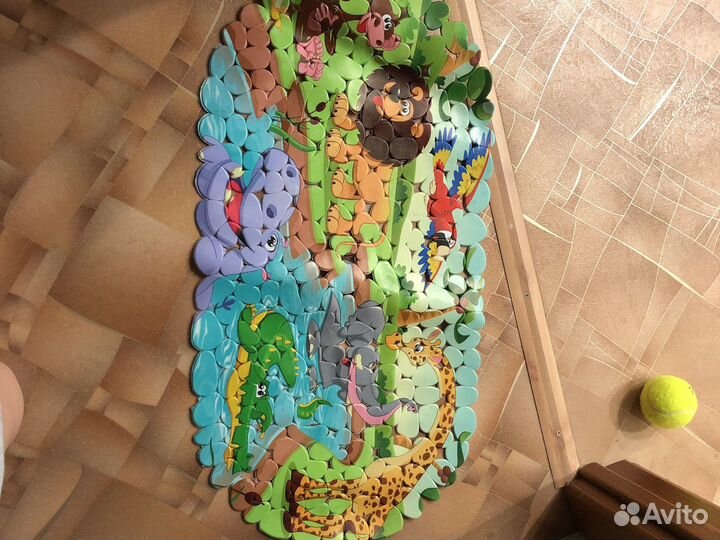 Коврик в ванну на присосках