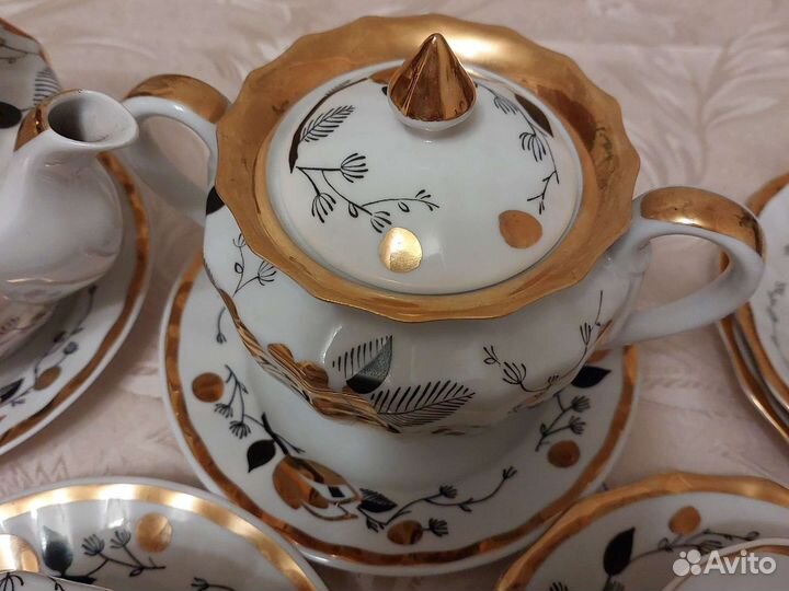 Фарфоровый чайный сервиз