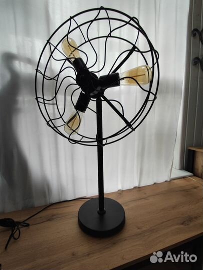 Настольная лампа