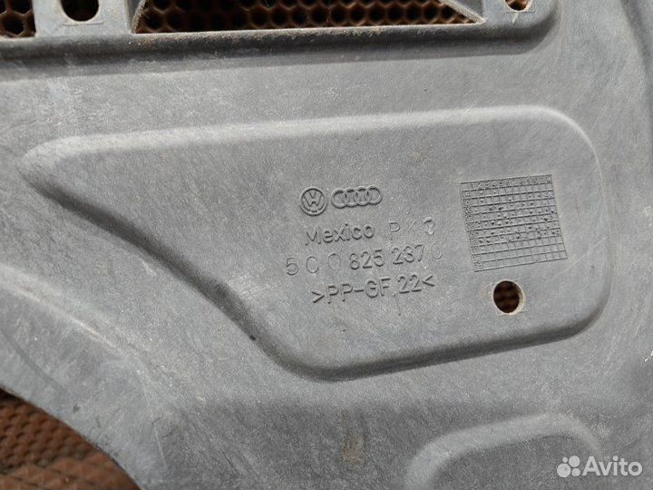 Защита двигателя Volkswagen Golf 5K1 caxa 2011