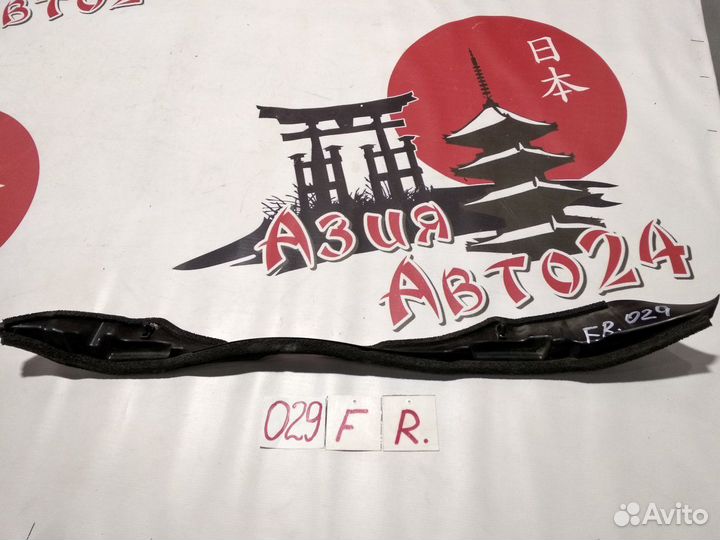 Уплотнитель крыла Mazda Demio