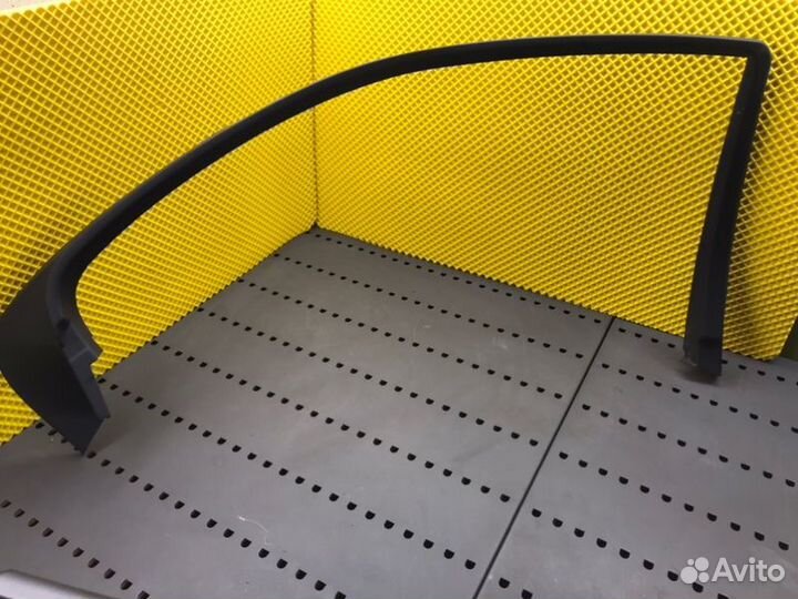 Накладка двери задняя правая Mercedes-Benz C-Class