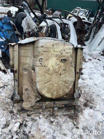 Задняя панель с ваночкой renault logan 2