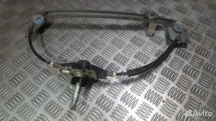 Правый задний стеклоподъемник Audi 100