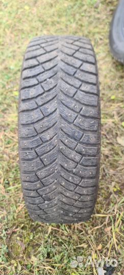 Michelin X-Ice North 4 215/60 R16