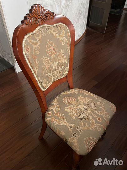 Шикарные стулья с чехлами