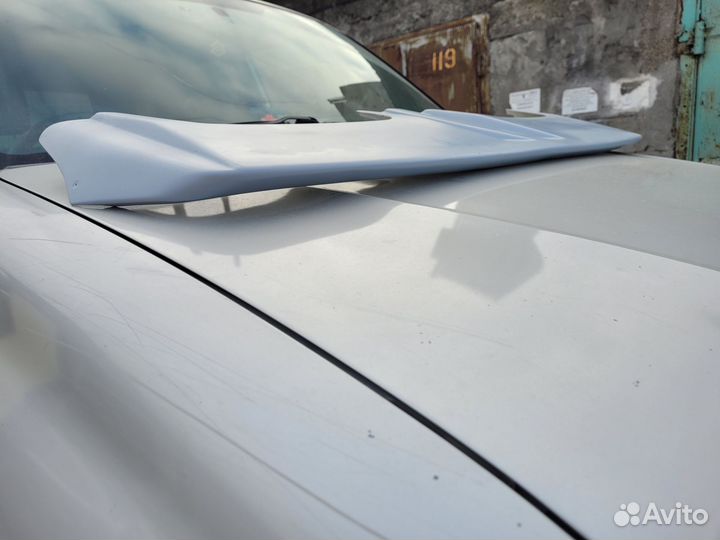 Козырек над лобовым стеклом