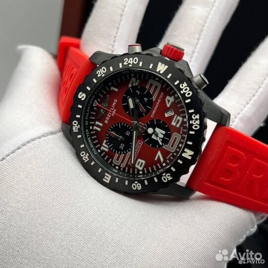 Мужские красные часы Breitling