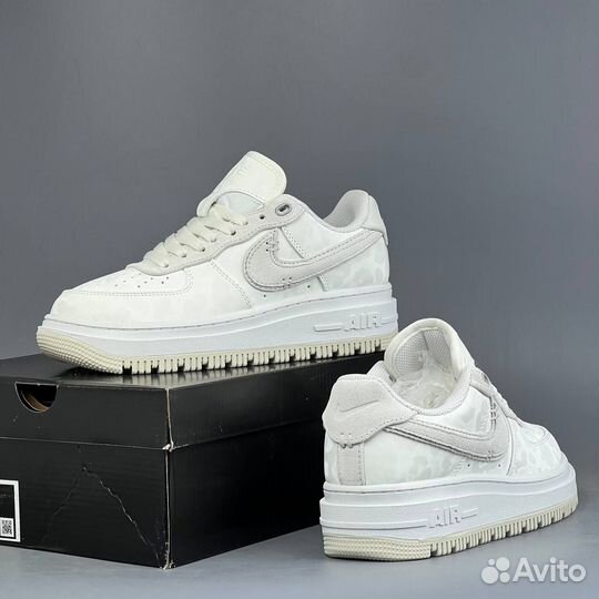 Кроссовки Nike Air Force 1 luxe белые женские