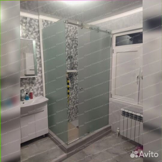 Душевая стеклянная кабина угловая