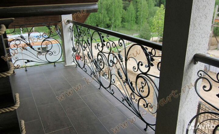 Кованый балкон для квартиры